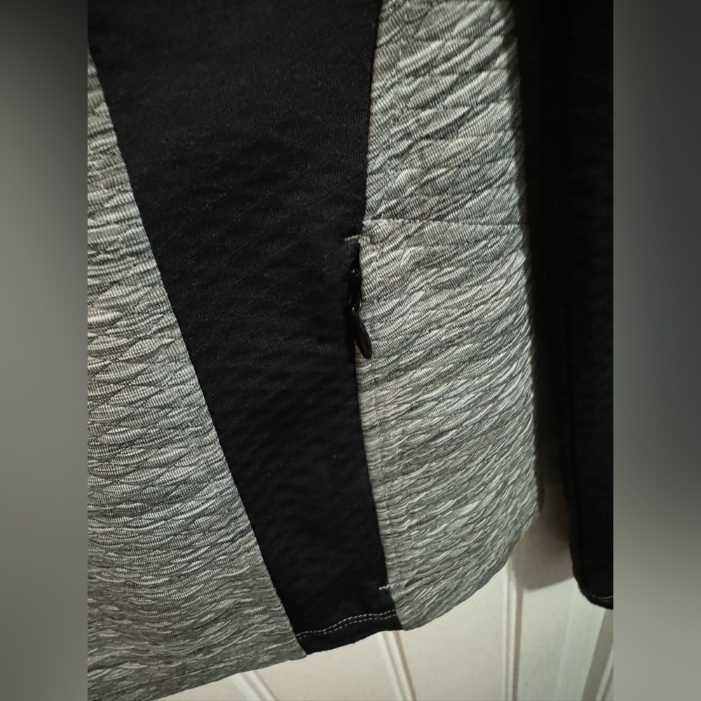 Athleta Quilted Gray and Black 1/4 Zip - Picture 4 of 8